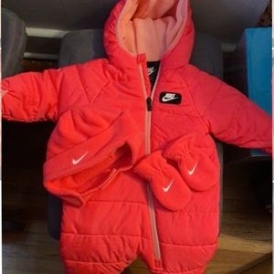 Nike infant snow suit with matching hat and gloves